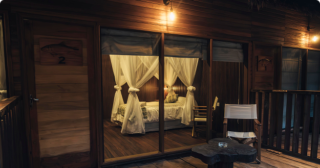 Sécure lodge bed and patio.